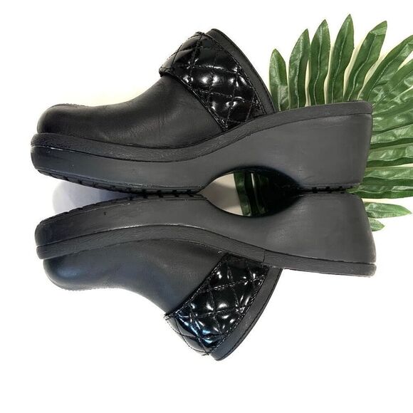 CROCS Leather Clogs (Sz 9) - Picture 3 of 8